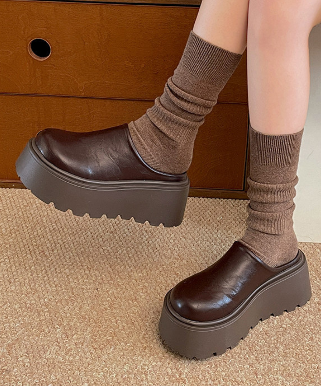 プラットフォームフェイクレザーサボ